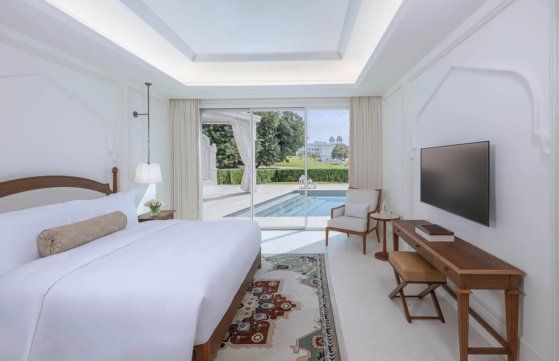 نشتري الفيلات والفنادق